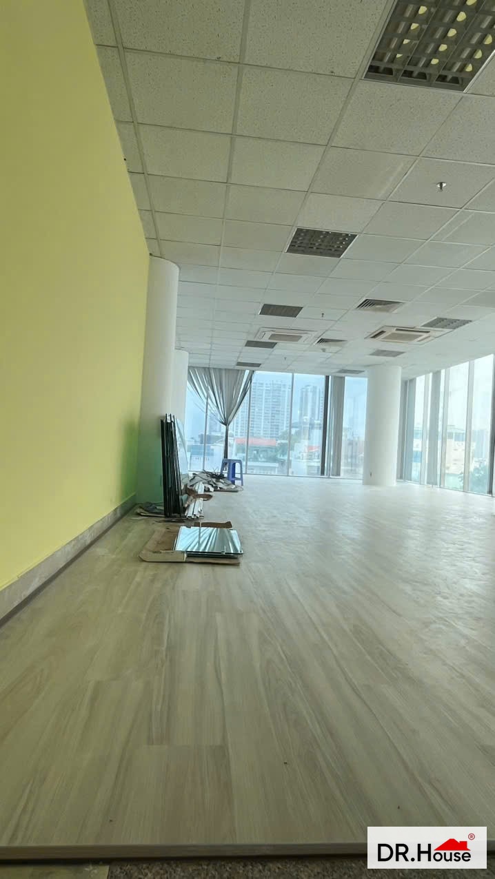 Thi công sàn nhựa và vách kính văn phòng NGL - Dr.House